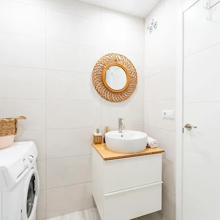 Апартаменти Pass The Keys Perfect 1 Bed Right By The