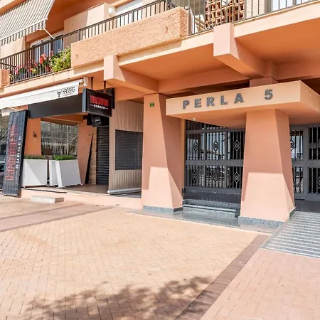 Апартаменти Pass The Keys Perfect 1 Bed Right By The